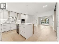 304 3668 W 10TH AVENUE  Vancouver, BC V6R 2G3