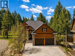2568 SANDSTONE Green Invermere, BC V0A 1K6