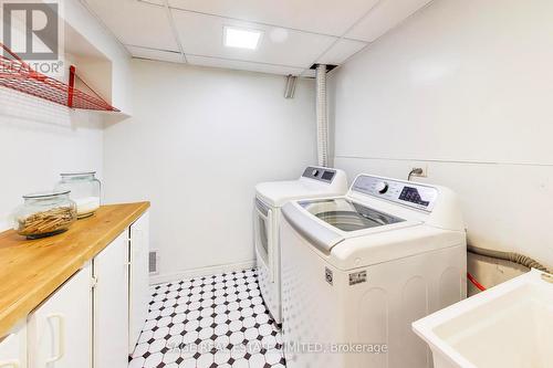 4208 Stonemason Crescent, Mississauga, ON - Indoor Photo Showing Laundry Room