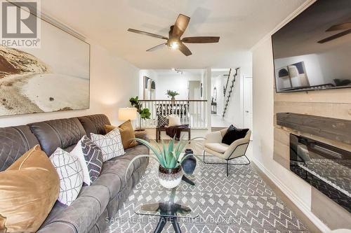 4208 Stonemason Crescent, Mississauga, ON - Indoor Photo Showing Living Room