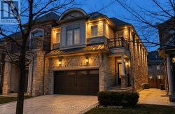 2416 VILLAGE COMMON Oakville, ON L6M 0S2