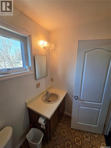 725 2Nd Avenue, Raymore, SK - Indoor Photo Showing Bathroom