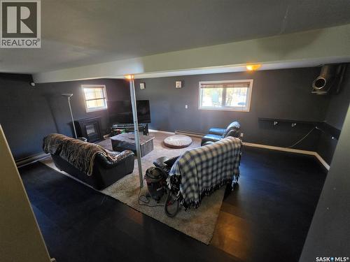 725 2Nd Avenue, Raymore, SK - Indoor