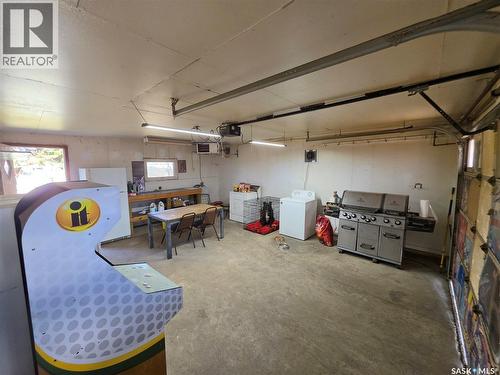 725 2Nd Avenue, Raymore, SK - Indoor Photo Showing Garage