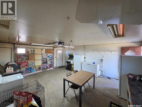 725 2Nd Avenue, Raymore, SK - Indoor Photo Showing Garage