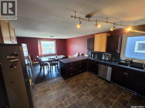 725 2Nd Avenue, Raymore, SK - Indoor