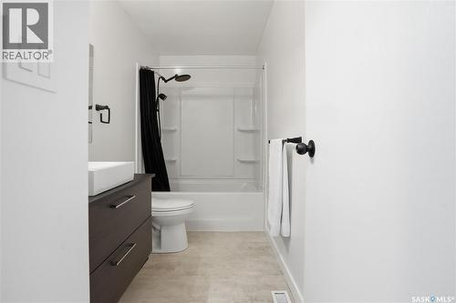 78 Vernon Crescent, Regina, SK - Indoor Photo Showing Bathroom