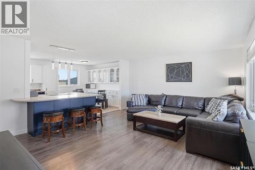 78 Vernon Crescent, Regina, SK - Indoor Photo Showing Living Room