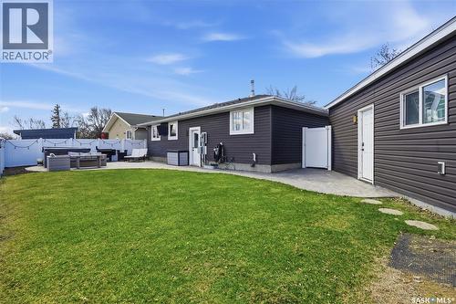 78 Vernon Crescent, Regina, SK - Outdoor