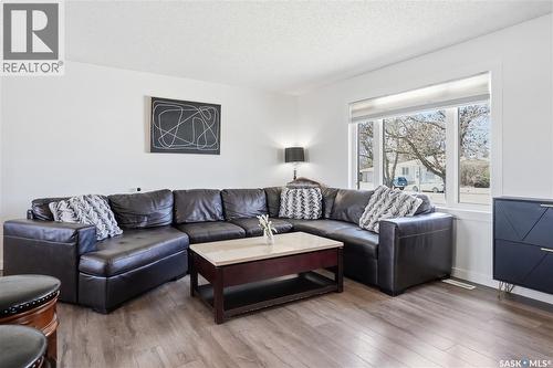 78 Vernon Crescent, Regina, SK - Indoor Photo Showing Living Room