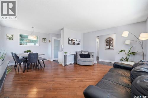 1 Rupert Drive, Saskatoon, SK - Indoor Photo Showing Living Room