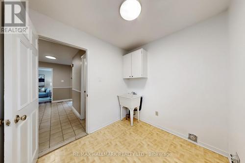 69 Dunbarton Court, Richmond Hill, ON - Indoor Photo Showing Other Room