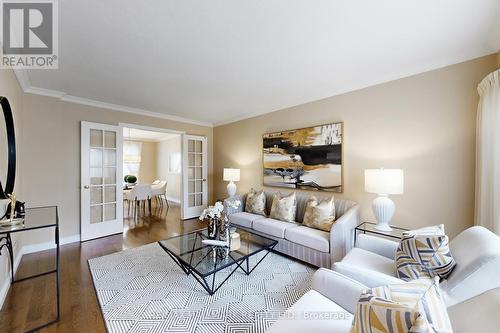 69 Dunbarton Court, Richmond Hill, ON - Indoor Photo Showing Living Room