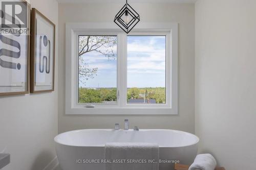 4061-2 Fracchioni Drive, Lincoln, ON - Indoor Photo Showing Bathroom