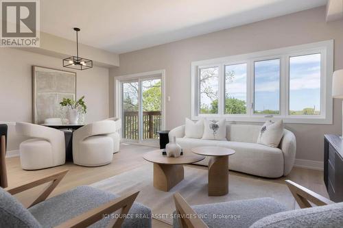 4061-2 Fracchioni Drive, Lincoln, ON - Indoor Photo Showing Living Room