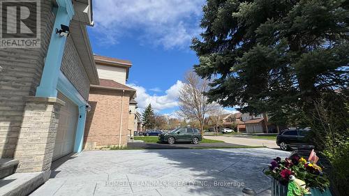 5812 Dalebrook Crescent, Mississauga, ON - Outdoor