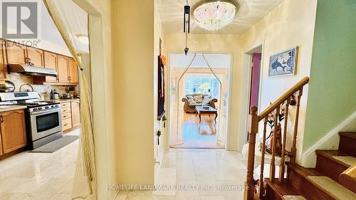 5812 Dalebrook Crescent, Mississauga, ON - Indoor Photo Showing Kitchen