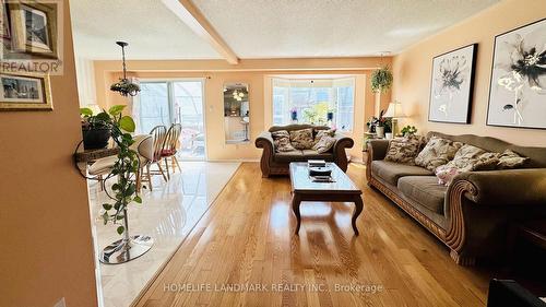 5812 Dalebrook Crescent, Mississauga, ON - Indoor Photo Showing Living Room