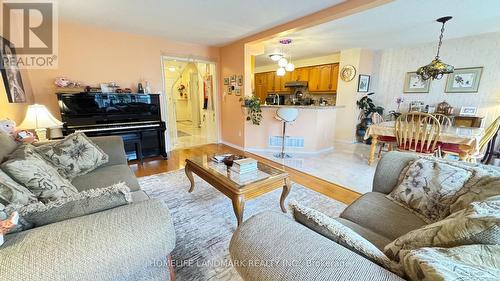 5812 Dalebrook Crescent, Mississauga, ON - Indoor Photo Showing Living Room