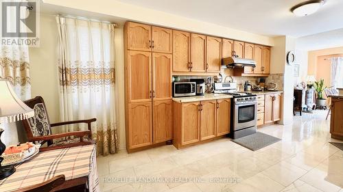 5812 Dalebrook Crescent, Mississauga, ON - Indoor Photo Showing Kitchen