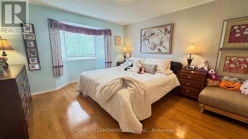 5812 Dalebrook Crescent, Mississauga, ON - Indoor Photo Showing Bedroom