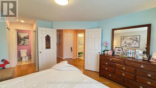 5812 Dalebrook Crescent, Mississauga, ON - Indoor Photo Showing Bedroom