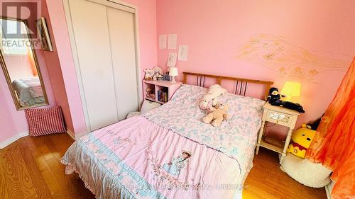 5812 Dalebrook Crescent, Mississauga, ON - Indoor Photo Showing Bedroom