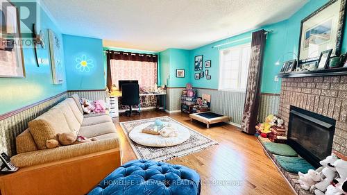 5812 Dalebrook Crescent, Mississauga, ON - Indoor Photo Showing Living Room With Fireplace