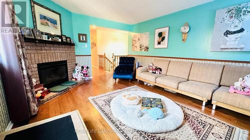 5812 Dalebrook Crescent, Mississauga, ON - Indoor Photo Showing Living Room With Fireplace