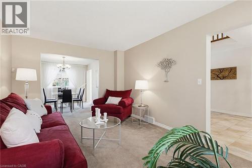 106 Maple Drive, Hamilton, ON - Indoor Photo Showing Living Room