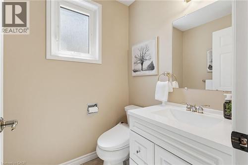 106 Maple Drive, Hamilton, ON - Indoor Photo Showing Bathroom