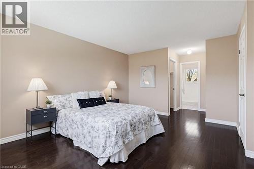 106 Maple Drive, Hamilton, ON - Indoor Photo Showing Bedroom