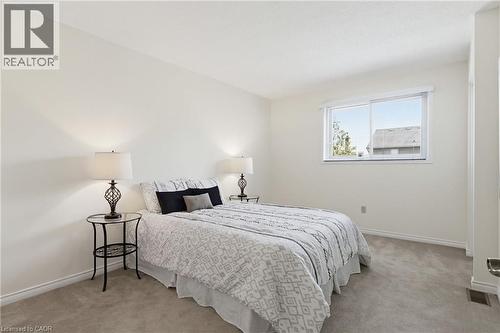 106 Maple Drive, Hamilton, ON - Indoor Photo Showing Bedroom