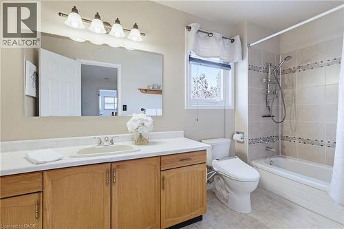 106 Maple Drive, Hamilton, ON - Indoor Photo Showing Bathroom