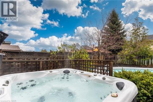 106 Maple Drive, Hamilton, ON - Outdoor
