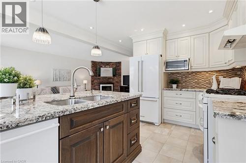 106 Maple Drive, Hamilton, ON - Indoor Photo Showing Kitchen With Double Sink With Upgraded Kitchen