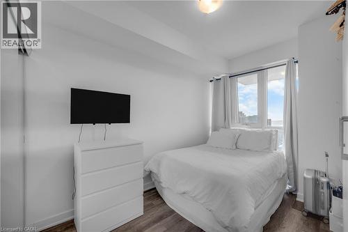 2007 James Street Unit# 704, Burlington, ON - Indoor Photo Showing Bedroom