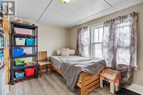 35 Deere Street, Welland (Lincoln/Crowland), ON - Indoor Photo Showing Bedroom