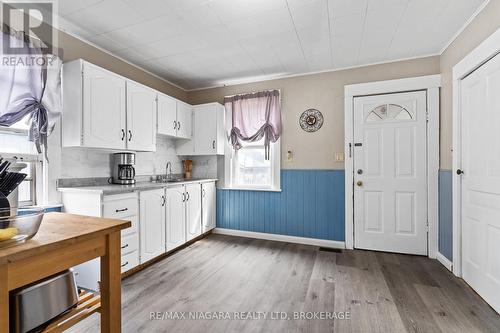 35 Deere Street, Welland (Lincoln/Crowland), ON - Indoor Photo Showing Kitchen
