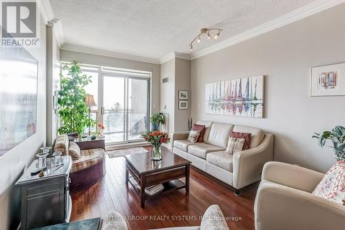 Living Room - 404 - 80 Palace Pier Court, Toronto, ON - Indoor Photo Showing Living Room