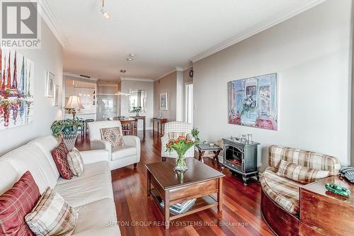 Living Room - 404 - 80 Palace Pier Court, Toronto, ON - Indoor Photo Showing Living Room