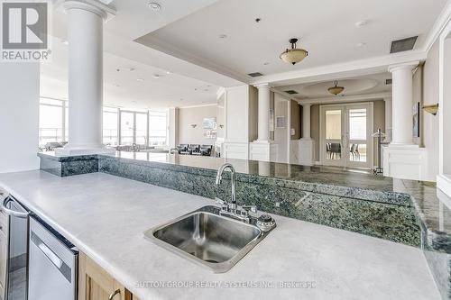 404 - 80 Palace Pier Court, Toronto, ON - Indoor Photo Showing Kitchen