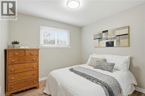 345 Erindale Drive, Burlington, ON - Indoor Photo Showing Bedroom
