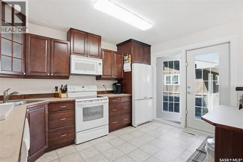 2 Hardy Crescent, Saskatoon, SK - Indoor Photo Showing Kitchen