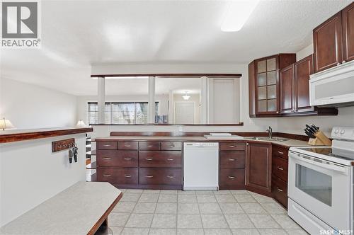2 Hardy Crescent, Saskatoon, SK - Indoor Photo Showing Kitchen