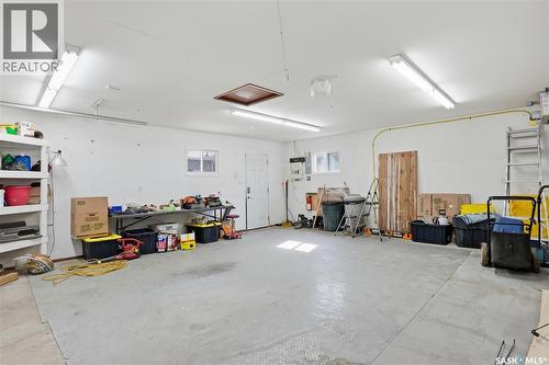 2 Hardy Crescent, Saskatoon, SK - Indoor Photo Showing Garage