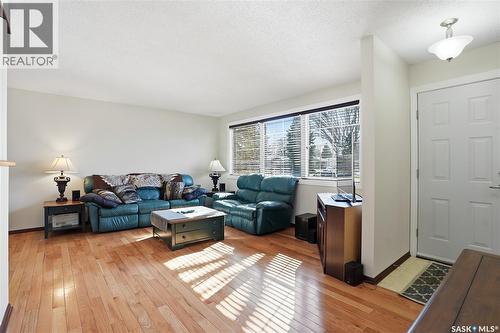 2 Hardy Crescent, Saskatoon, SK - Indoor Photo Showing Living Room