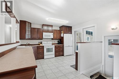 2 Hardy Crescent, Saskatoon, SK - Indoor Photo Showing Kitchen