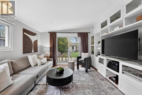 72 Morgon Avenue, Mississauga, ON - Indoor Photo Showing Living Room