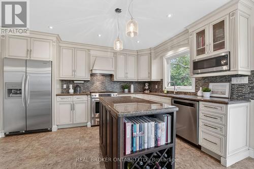 72 Morgon Avenue, Mississauga, ON - Indoor Photo Showing Kitchen With Upgraded Kitchen